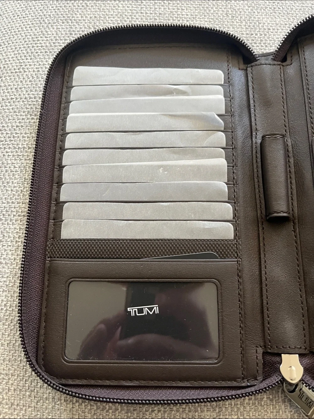 Tumi compact zip